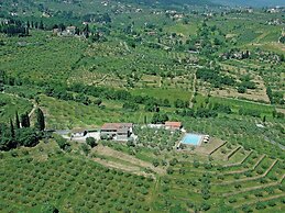 Farmhouse Abode With Pool and Tuscan Charm