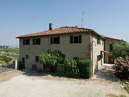 Farmhouse Abode With Pool and Tuscan Charm