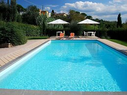 Sunlit Home With Pool