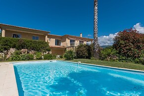 Spacious Villa With Pool