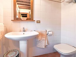 Scenic Stay in Restored Retreat