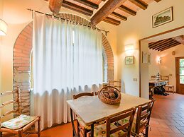 Scenic Stay in Restored Retreat
