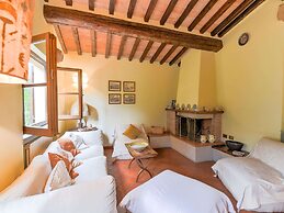 Scenic Stay in Restored Retreat