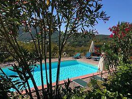 Scenic Stay in Restored Retreat