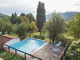 Rustic Chalet With Pool