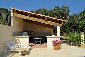 Villa in Ledenon With Private Pool