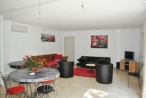 Villa in Ledenon With Private Pool