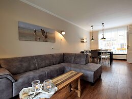 Terraced House by Katwijk Beach & Center