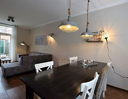 Terraced House by Katwijk Beach & Center