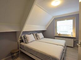 Terraced House by Katwijk Beach & Center