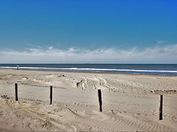 Terraced House by Katwijk Beach & Center