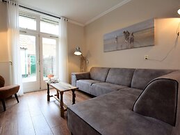 Terraced House by Katwijk Beach & Center