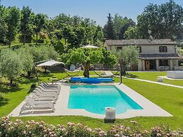 Scenic Villa With Heated Pool