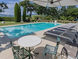 Scenic Villa With Heated Pool