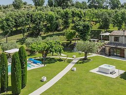 Scenic Villa With Heated Pool