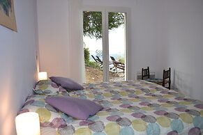 Tranquil Vineyard Villa, Berlou