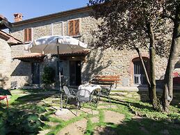 Spacious Farmhouse With Pool
