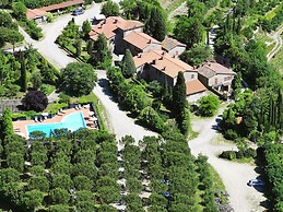 Spacious Farmhouse With Pool