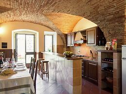 Spacious Farmhouse With Pool