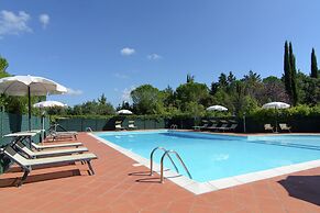 Spacious Farmhouse With Pool