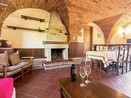 Spacious Farmhouse With Pool
