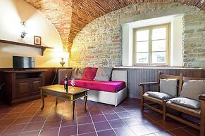 Spacious Farmhouse With Pool