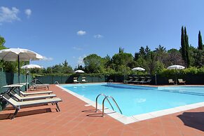 Spacious Farmhouse With Pool