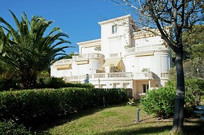 Villa on Cote D'azur With Beachfront Views