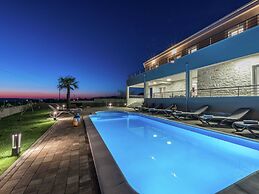 Villa With Private Heated Pool