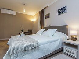 Villa With Private Heated Pool