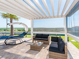 Villa With Private Heated Pool