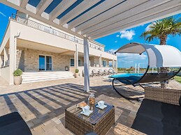 Villa With Private Heated Pool