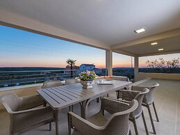 Villa With Private Heated Pool