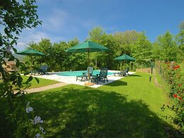 Cottage in Lisciano Niccone With Swimming Pool