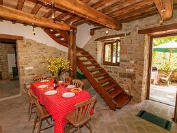 Cottage in Lisciano Niccone With Swimming Pool