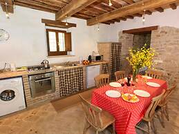 Cottage in Lisciano Niccone With Swimming Pool
