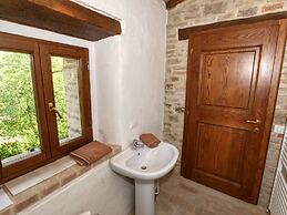 Cottage in Lisciano Niccone With Swimming Pool