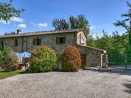 Cottage in Lisciano Niccone With Swimming Pool