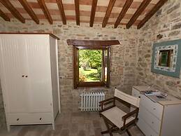 Cottage in Lisciano Niccone With Swimming Pool