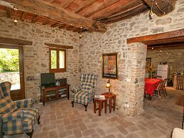 Cottage in Lisciano Niccone With Swimming Pool