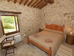 Cottage in Lisciano Niccone With Swimming Pool