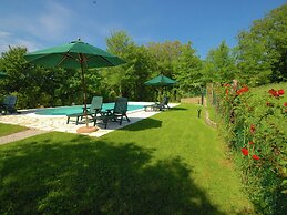 Cottage in Lisciano Niccone With Swimming Pool