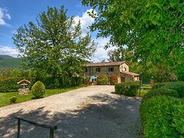Cottage in Lisciano Niccone With Swimming Pool