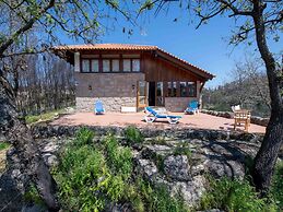 Mansion in Dao Valley by River Beach