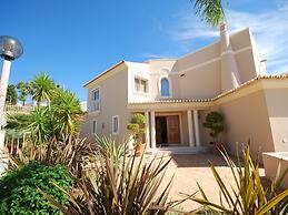 Lavish Villa With Private Swimming Pool