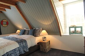 Holiday Home in Hindeloopen by Lake