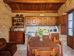 Farmhouse in Aulla With Private Pool