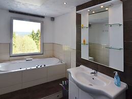 Chalet in Schnett Near Ski Slopes