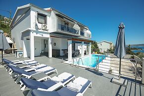 Peace & Sun Await in Dalmatia