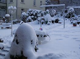 Gemutliches Ferienhaus mit Pool in Blankenburg